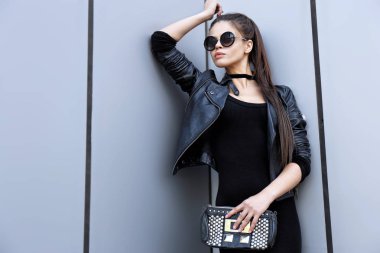 kadın siyah deri ceket