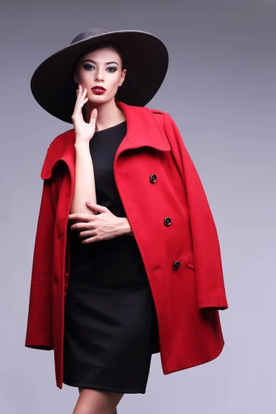 Fashion woman with red coat — Stock Photo, Image