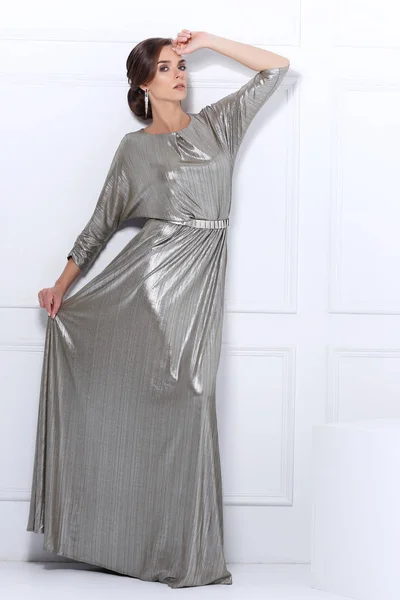 Dame im eleganten Abendkleid — Stockfoto