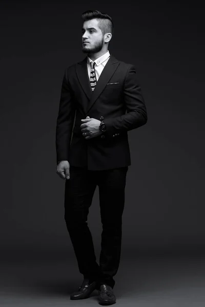 Uomo di moda in giacca elegante — Foto Stock
