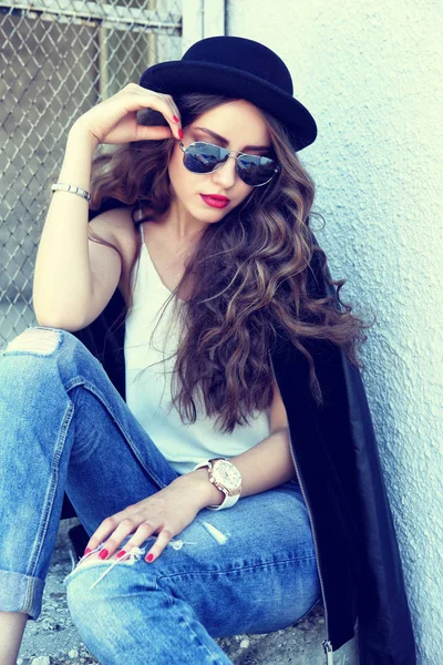 Mulher moda em óculos de sol — Fotografia de Stock