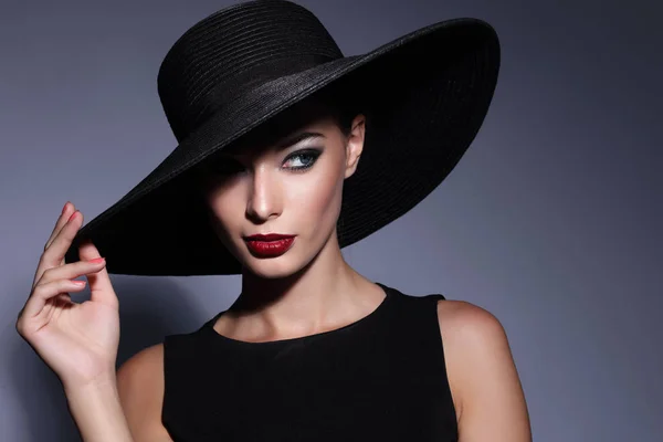 Elegant woman in black hat — Stock Photo, Image