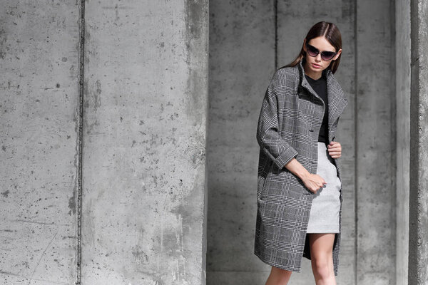 высокая мода женщина в солнечных очках
 