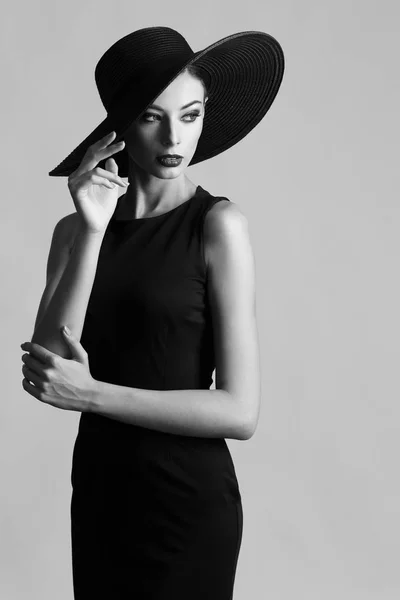 Woman in black hat and dress — Stock Photo, Image