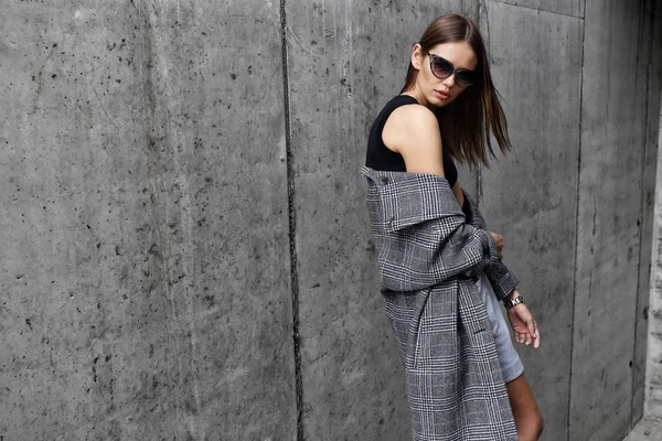 Mujer elegante en gafas de sol —  Fotos de Stock