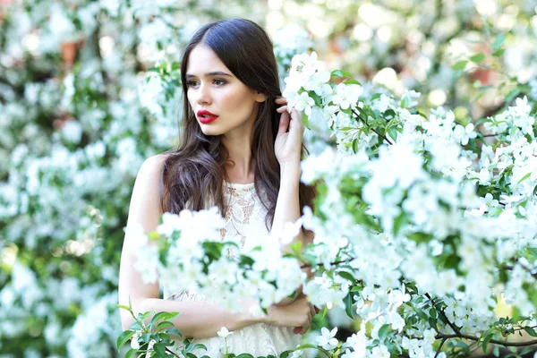 Portrait de jeune belle femme — Photo