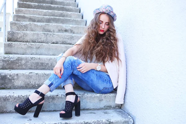 Woman with long curly hair — Stock Photo, Image