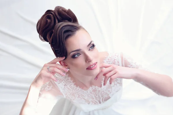 Gorgeous bride in white dress — Stock Photo, Image