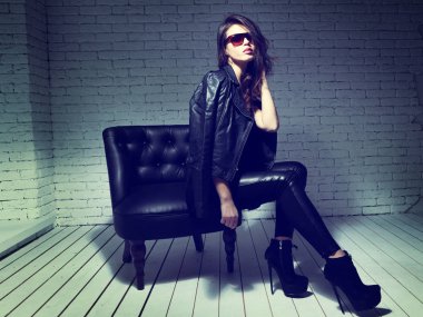 moda modeli Güneş gözlüğü