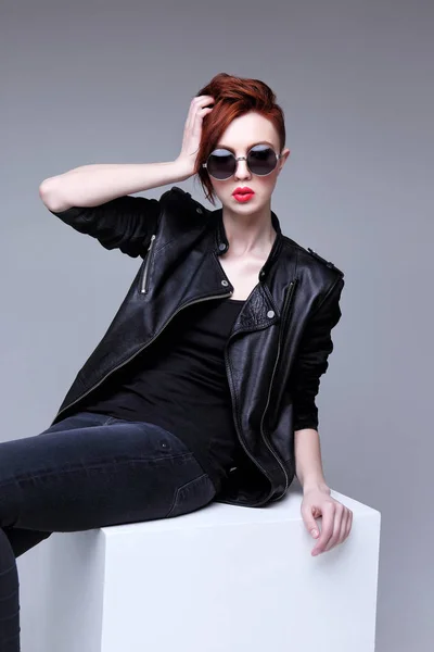 Redhead fashion model in sunglasses — Stock Photo, Image