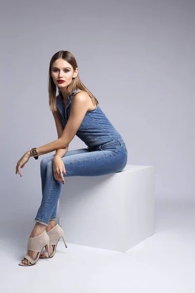 Retrato de moda de la mujer en general — Foto de Stock