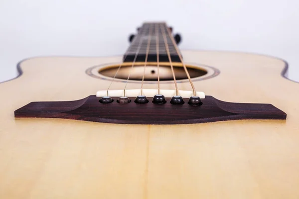 Tekstura drewna dolnego pokładu sześciu strun gitara akustyczna na WHI — Zdjęcie stockowe