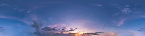 Bezproblemowe ciemne niebo przed zachodem słońca panorama hdri 360 stopni kąt widzenia z pięknymi chmurami do wykorzystania w grafice 3D lub rozwoju gry jako kopuła nieba lub edytować strzał drona — Zdjęcie stockowe