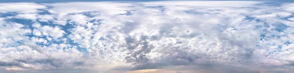 蓝天，乌云密布。 无缝洞全景360度透视与天顶用于3D图形或游戏开发，如天空穹顶或编辑无人机射击 — 图库照片