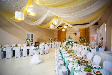 Grodno, Belarus - Mayıs 2019: Madalyalı evlilere hizmet