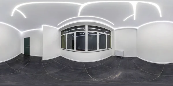 Chambre blanche vide sans meubles avec de grandes fenêtres. full seamless spherical hdri panorama 360 degrés dans la salle intérieure dans des appartements modernes en projection équirectangulaire — Photo