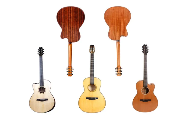 Conjunto de seis cuerdas acústicas guitarras de madera aisladas sobre fondo blanco. forma de guitarra —  Fotos de Stock