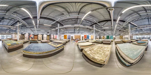 MINSK, BELARUS - MAYO, 2019: Panorama completo de hdri sin costuras Vista angular de 360 grados dentro del interior de la máquina de la tienda Alfombras hechas a mano de punto en proyección esférica equirectangular para contenido vr ar — Foto de Stock