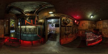 Minsk, Belarus - Mayıs 2018: Eksiksiz hdri panorama 360 derecelik açıyla Steampunk stilinde seçkin bir spor barının içinde doruk ve az ile eş dikdörtgen projeksiyon. Vr Ar içeriği