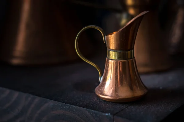 Vecchia Brocca Latte Rame Prima Colazione Con Caffè Con Sfondo — Foto Stock