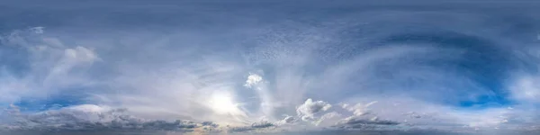 无缝洞全景360度角蓝天与美丽的蓬松积云与天顶用于3D图形或游戏开发如天空穹顶或编辑无人机拍摄 — 图库照片