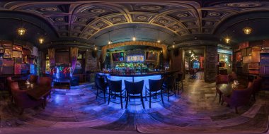 MOSCOW, RUSSIA - NOVEMBER, 2019: Tam küresel dikişsiz hdri panorama 360 derece iç dekoratif klasik restoran gece kulübü barı eşdikdörtgen yansıması. AR VR içeriği 