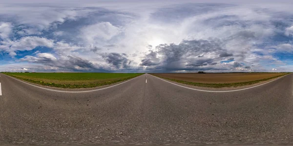 구름낀 저녁이 전에는 사이의 아스팔트 보이지 않는다 360 Panorama Equirectangular — 스톡 사진