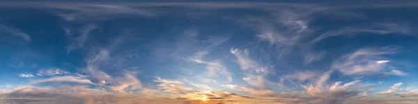 无缝洞全景360度透视蓝色粉红夜空日落前的云彩与天顶用于3D图形或游戏开发如天空穹顶或编辑无人机拍摄 — 图库照片