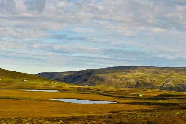 秋にアイスランドの風景  — 無料ストックフォト