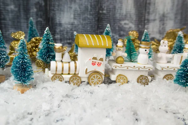圣诞节白色背景玩具火车 — 图库照片