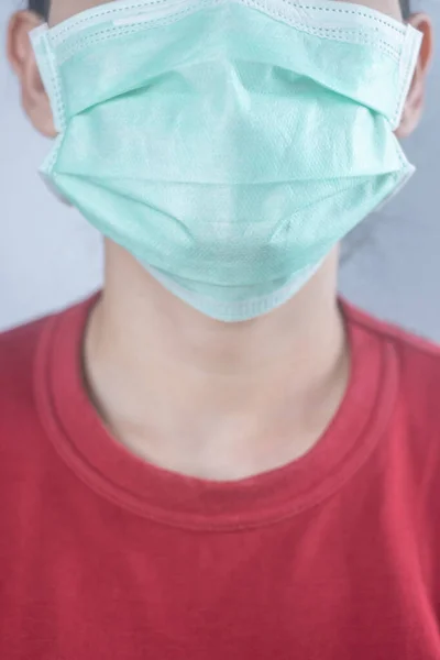 Närbild Kvinna Bär Hygien Skyddsmask För Att Skydda Covid19 Virus — Stockfoto