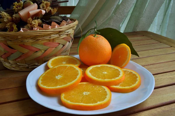 Orange in Scheiben geschnitten — Stockfoto