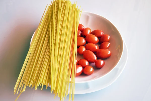 Esparguete e tomate, dieta mediterrânica — Fotografia de Stock