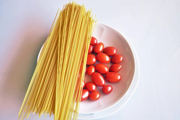 Esparguete e tomate, dieta mediterrânica — Fotografia de Stock