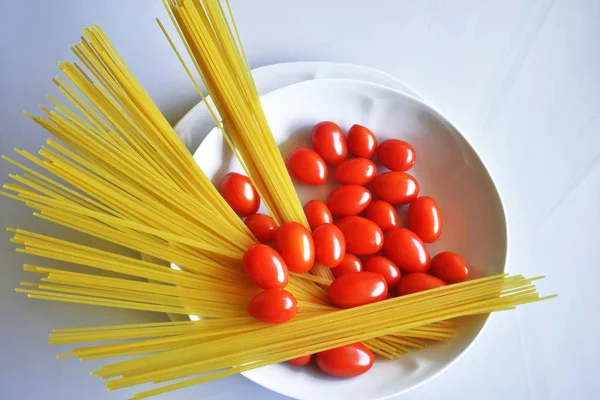 Esparguete e tomate, dieta mediterrânica — Fotografia de Stock