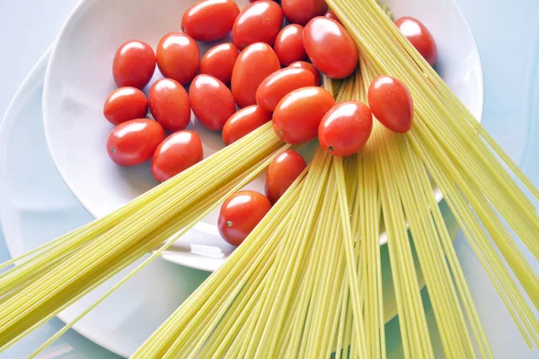 Esparguete e tomate, dieta mediterrânica — Fotografia de Stock