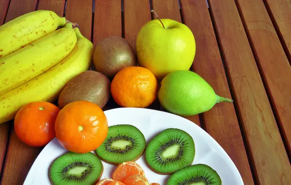 신선한 과일을 먹을 준비 — 스톡 사진
