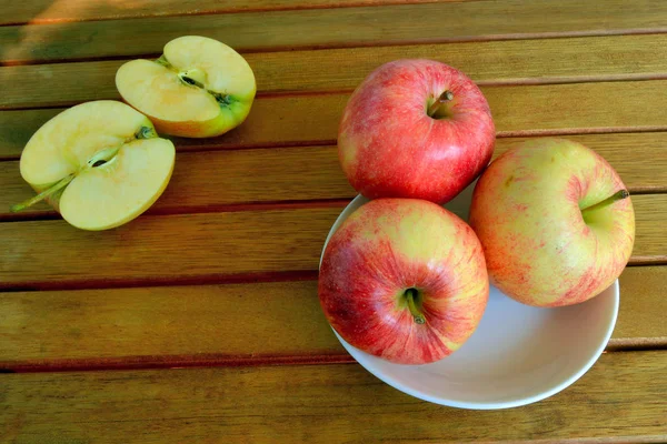 Μήλο, γκρο πλαν μιας μικρής ομάδας των μήλων — Φωτογραφία Αρχείου