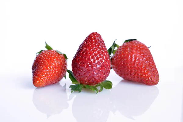 Aardbeien klaar om te eten, close-up — Stockfoto