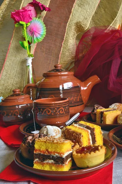 Hamur işleri ile evde kahvaltı