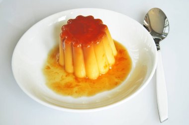 krem karamel. Puding yemek hazır