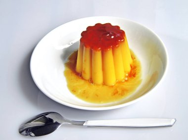krem karamel. Puding yemek hazır