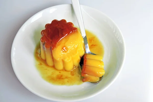 Crème caramel. Budyń, gotowe do spożycia — Zdjęcie stockowe