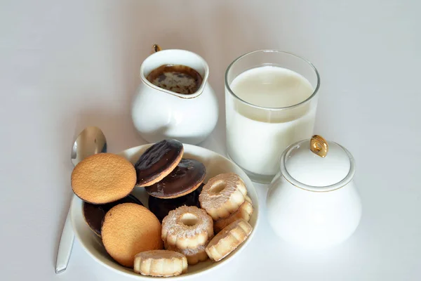 Breakfast with cookies, milk and coffee — Stock Photo, Image