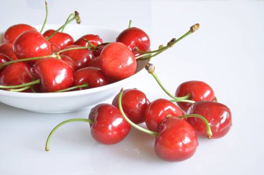  Kiraz, closeup beyaz arka plan üzerinde