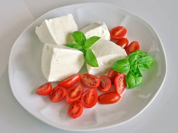 Buffalo mozzarella Caprese salatası — Stok fotoğraf