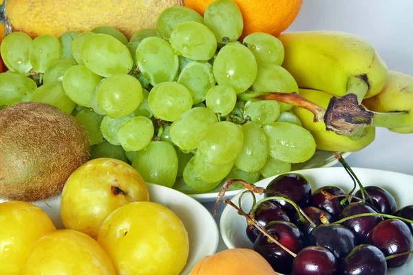 다양 한 종류의 신선한 과일 — 스톡 사진