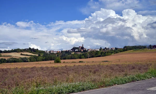 Landschap van het platteland. Monferrato, Piemonte, Italië — Stockfoto