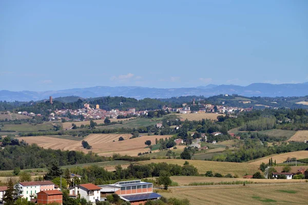 Gröna landskapet. Monferrato, Piemonte, Italien — Stockfoto