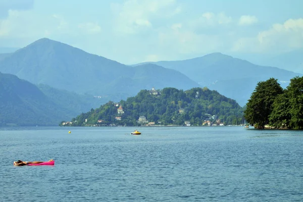 Lake Orta, İtalya'nın görünümü 